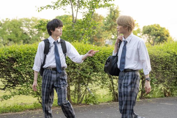 奥智哉“渉”は軽い気持ちで杢代和人“千晴”に好きな人がいるか聞くピュアな青春恋愛劇が開幕＜君は夏のなか＞