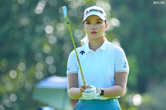 真っ赤なリップでメイクばっちり！ セキ・ユウティンと妹ユウリの2ショットにファン大喜び「最強美人姉妹」「お人形さんみたい」