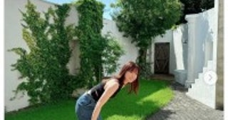 皆藤愛子、美ワキ全開の大胆ショットに反響「スタイル抜群」「こんな可愛い40歳はいない」