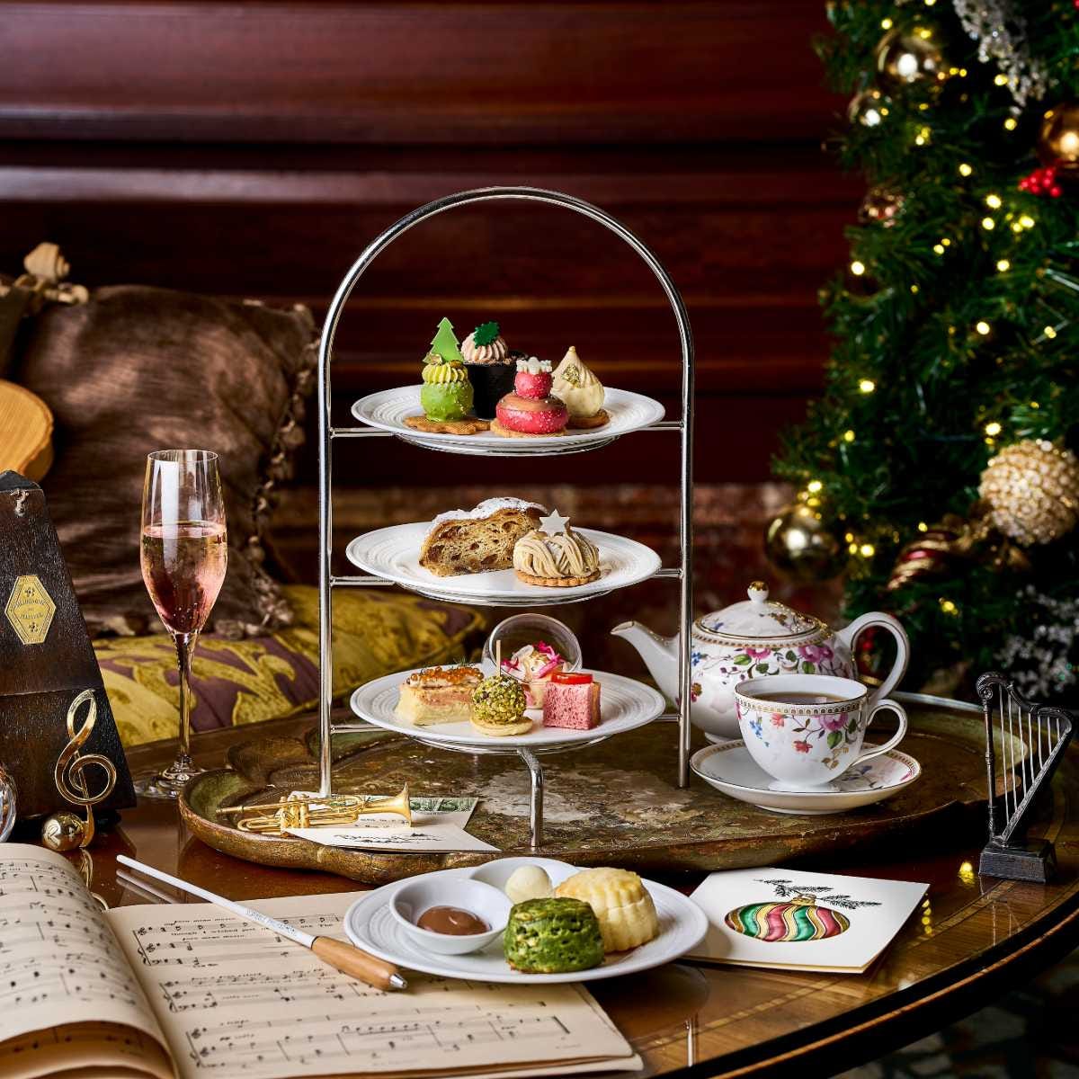 ザ・リッツ・カールトン大阪のクリスマスアフタヌーンティー。贅沢なチョコスイーツや、抹茶ホワイトチョコレートスコーンなど