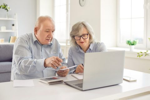 「退職金」を受け取るとき、税金がかなり優遇されると耳にしました。同じ金額のボーナスと比べて、実際にはどれくらい手取りが変わるのでしょうか？