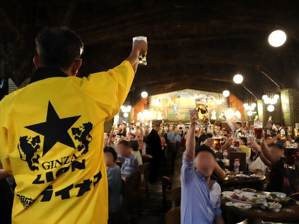 8月4日は「ビヤホールの日」サッポロライオン創業127周年で生ビール全品半額、銀座では社長と乾杯も