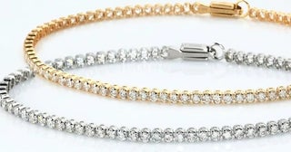 年齢を重ねた肌になじむ、とっておきのダイヤモンド。大切な日に輝きを添える大人のための一生モノジュエリー5選