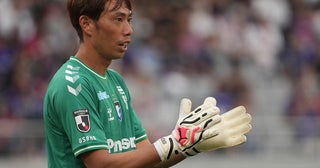 38歳の東口順昭が10代のチームメイトに熱視線「彼らのプレーを盗むことで、まだまだ成長できる」