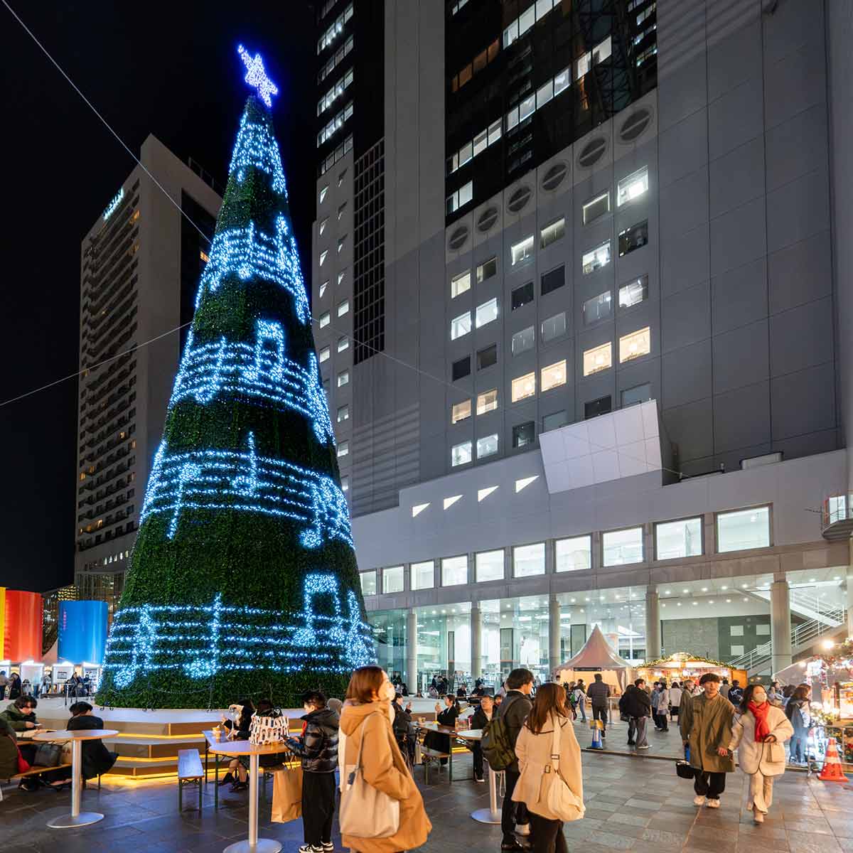 梅田スカイビルのイルミネーション＆クリスマスイベント2024。国内最大級LEDマッピングツリーが登場