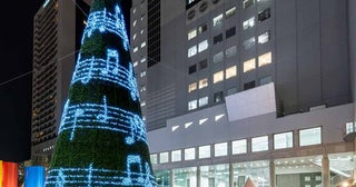 梅田スカイビルのイルミネーション＆クリスマスイベント2024。国内最大級LEDマッピングツリーが登場