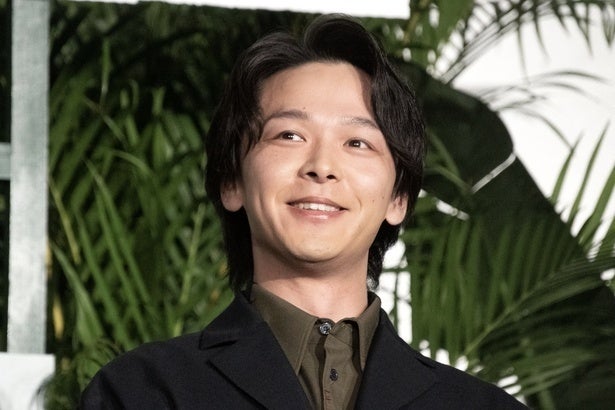 中村倫也、初韓国での“メロすぎる”ショットに反響「それ何ポーズですか？」の声＜DREAM STAGE＞