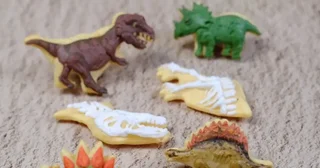 身近なお菓子から「恐竜」復元される博物館に収蔵されるレベルだろ...