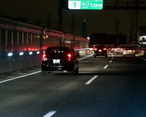 “あおり運転”してきた黒塗りの高級車が警察に捕まるまで。タクシーが“わざと”速度を落として…――週末ベスト