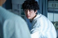 刑事姿の殺人⻤からの脅迫――最愛の妻と娘に魔の手が忍び寄る！映画『デビルズ・ゲーム』本編映像