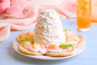 Eggs ’n Things「白桃のパンケーキ」登場！果実感が楽しめるドリンクや特製ジャークチキンも展開