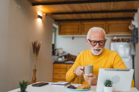 老後は仕事したくない… 独身なら貯金ゼロでも年金15万円で「最低限の生活」は可能ですか？