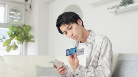 【12月2日から】「マイナ保険証」に移行！ もう“手持ちの保険証”は「身分証明書」として使えませんか？ 勝手に捨ててしまって大丈夫でしょうか？ 注意点を解説