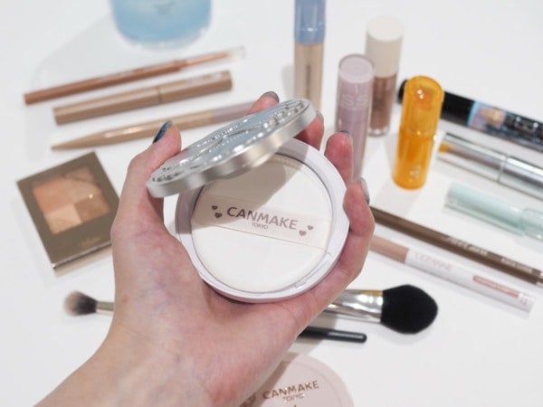プチプラコスメをパトロール！キャンメイクのバズパウダーから隠れた名品まで。コスメオタクがハマっている旬コスメ22選