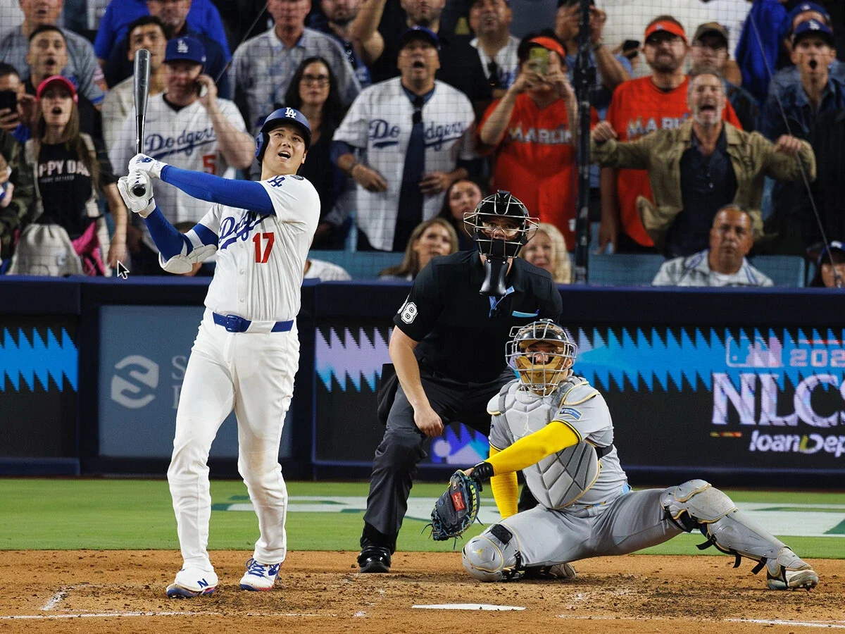 LA Daily News 2025年10月18日 大谷翔平 3本塁打10奪三振 LA Daily News 2025年10月18日 大谷翔平 3本塁打10奪三振 - メルカリ