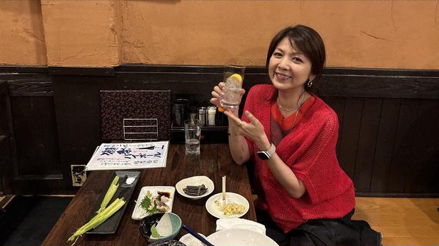 飯島直子「東京ですよね？青梅って」 円陣で乾杯など“祭りの街”の楽しい雰囲気に大満足＜飯島直子の今夜一杯いっちゃう？＞