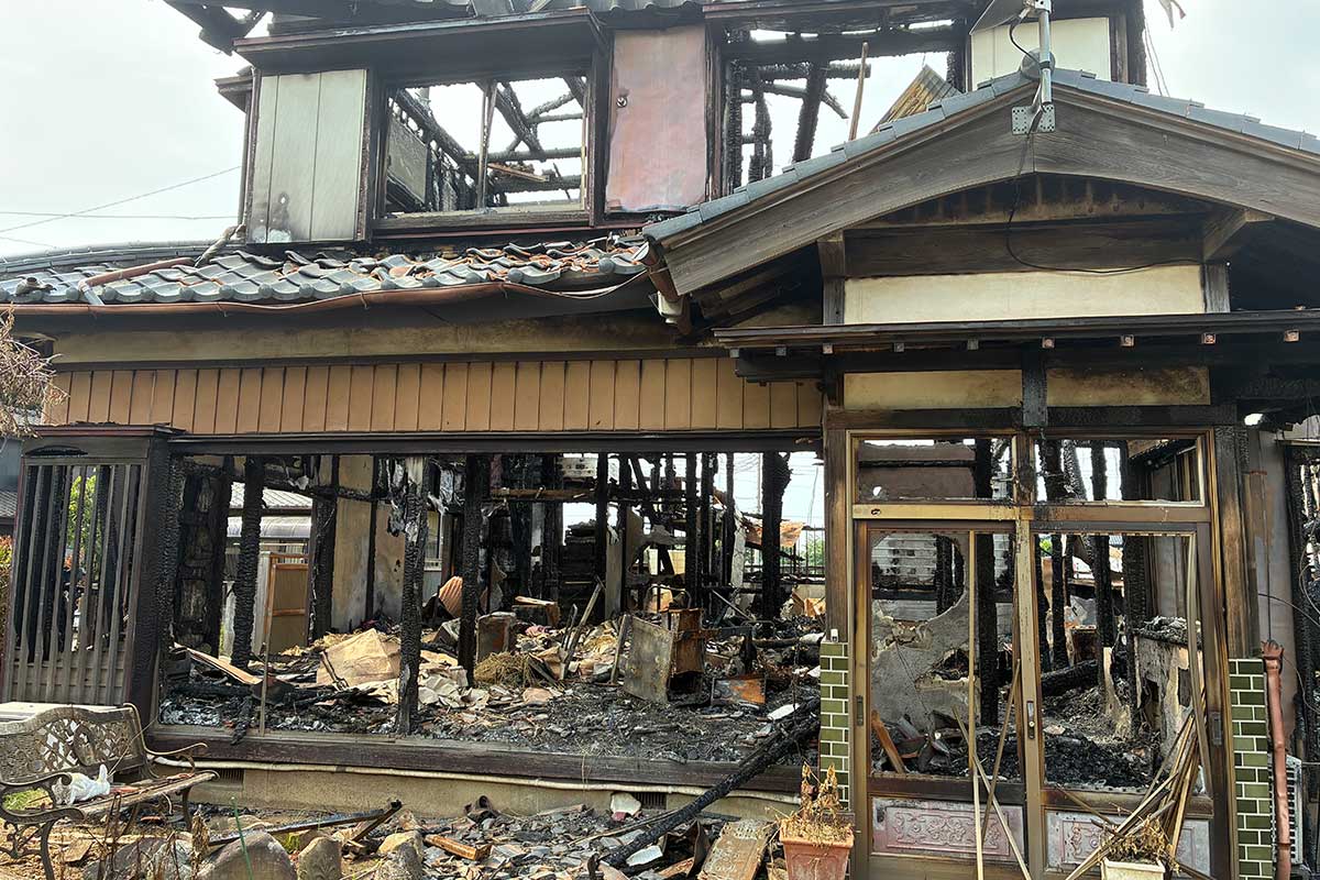 千葉・住宅火災4人の遺体も2人は半年以上前に死亡…近隣住民は「父親以外見かけなかった」証言で“深まる謎”