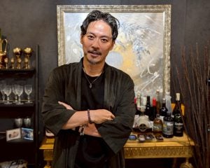 「10歳で東京の7LDKでひとり暮らし」 『バチェラー』司会の坂東工（47）が“寂しかった”子ども時代を回想