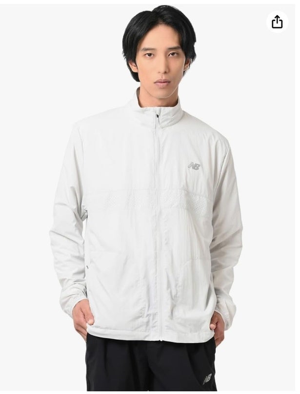 さっと羽織れてすぐしまえる、軽さがうれしいパッカブルジャケット【ニューバランス】のジャケットがAmazonに登場中‼