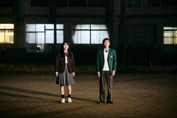 「人間ピラミッドの隊形に進め！」一糸乱れぬ組体操を捉えた『NEW GROUP』“集団という狂気”を映しだす本編映像