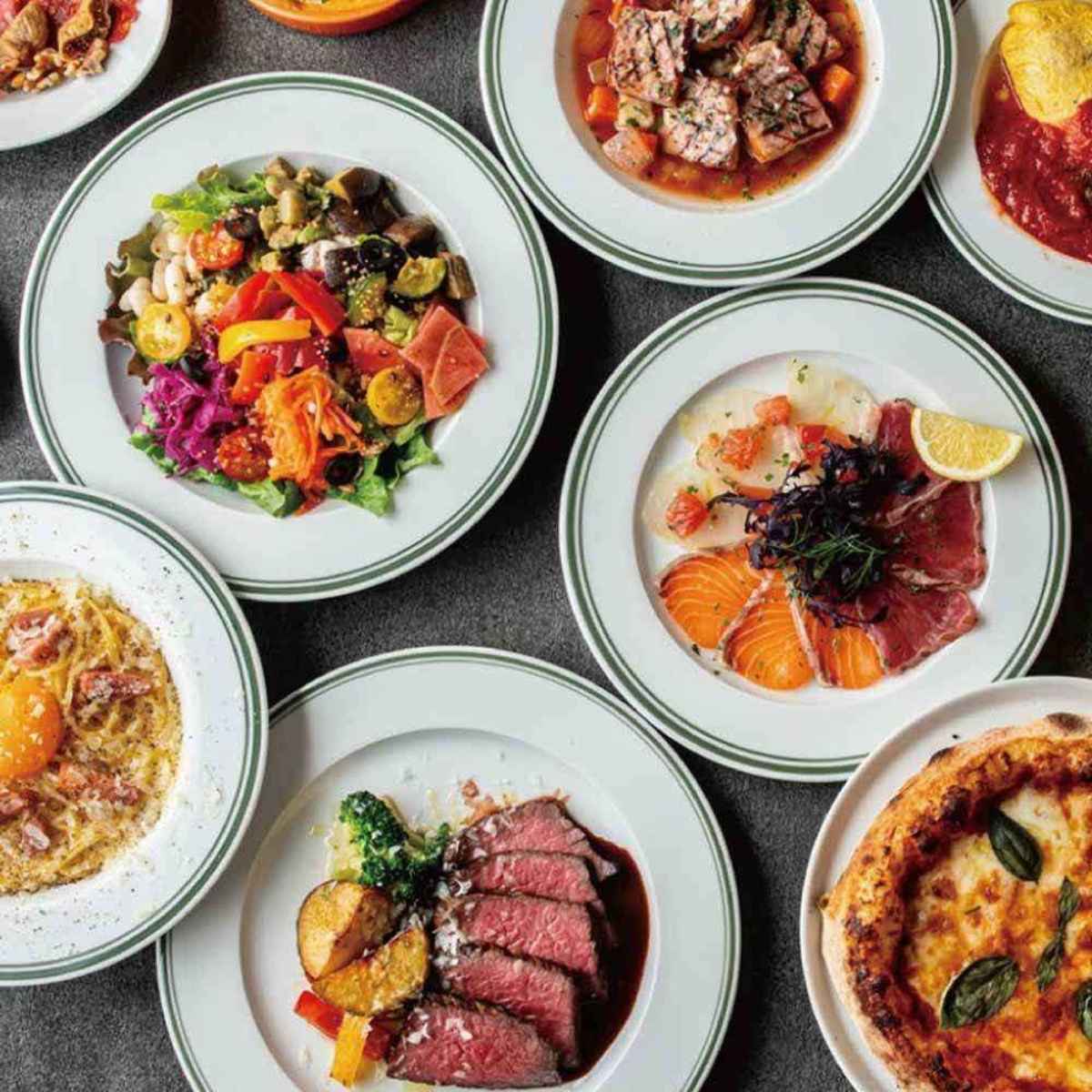 5,000円以下！梅田の高コスパクリスマスディナー5選。本格ピッツァや地中海料理、特製ローストビーフなど