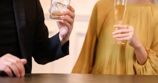 飲み屋で出会った社長秘書とホテルへ…「不倫かもしれない」と後悔した20代女性の告白【前編】