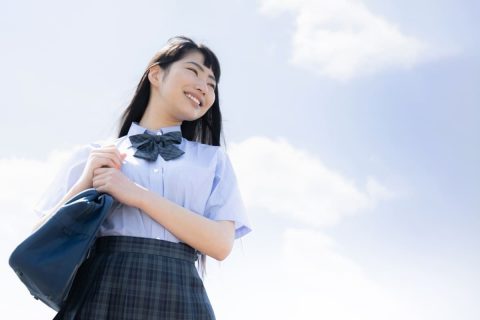 【2026年度】高校無償化「590万・910万円の壁」が撤廃！ わが家は「世帯年収950万円」で“ギリギリ対象外”でしたが、いくら支援を受けられますか？ 公立・私立で確認