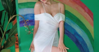 フェリス大卒・美女レイヤー27歳、美しい肉体美をシンプルに魅せる1st写真集