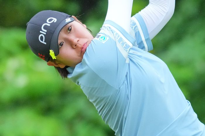 前田羚菜がステップ連覇へ首位発進17歳アマも好スタート