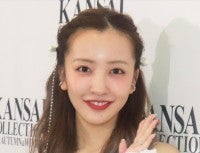 板野友美「ほんとの姉妹で」ディズニー満喫リンクコーデに「かんわいいい」「耳の形一緒」