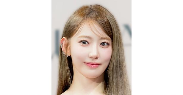 LE SSERAFIM・SAKURA、黒髪ロングへイメチェンショットに「一体どんな魔法なの!?」の声