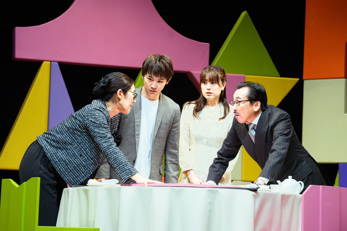 「滑稽で、醜く、美しい」田村孝裕が描く人間の深淵、ONEOR8『ママごと』開幕コメント＆舞台写真到着