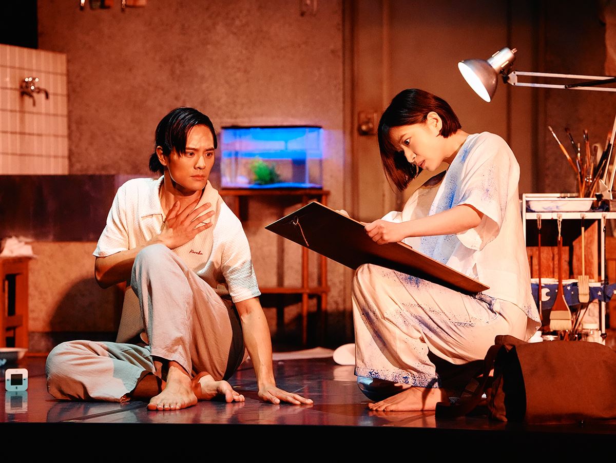 岡本圭人「自分と勝四郎はとても似ている」 主演舞台『月を抱く人魚』舞台写真＆コメントが到着
