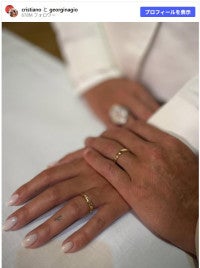 クリスティアーノ・ロナウドが交際10年の恋人と結婚！金の結婚指輪をお披露目