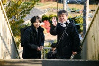 松村北斗×今田美桜『白鳥とコウモリ』真剣なまなざしや柔らかな笑顔が見られるメイキングカット解禁