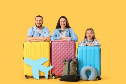 夏休みの旅行先は同じ沖縄ですが、ママ友の家は毎年「ANA」、わが家は「LCC」です。家族4人だと航空券代に「6万円以上」の差が出ることもありますが、毎年“大手航空会社”を選べる家庭は高収入なのでしょうか？