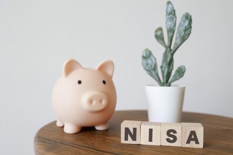 子どもが生まれたので大学の学費を貯めようと思います。NISAを検討していますが、来年から始まる「こどもNISA」とどう違いますか？
