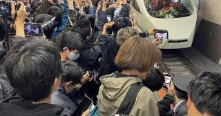 “白いロマンスカー”として親しまれた「VSE」の展示決定日付限定で運転席に座れる企画も