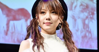 田中れいな、モノクロミニスカコーデから圧巻美脚披露「頭身がすごすぎる」「スタイル良すぎ」の声