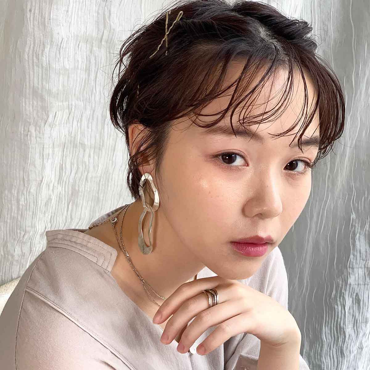 クリスマスデート＆パーティにぴったりなヘアアレンジ集！上品で華やかなおめかしヘアに【2023年最新】