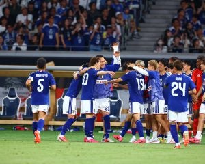 サッカー日本代表、「1-0勝利」は“新ルール”の恩恵が。アイスランド監督は苦言も…主審の主観に委ねられる危うさ