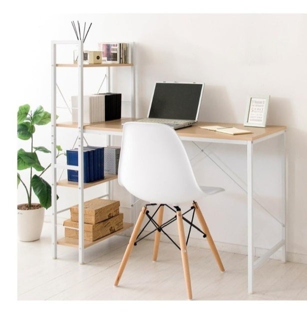 これで作業がはかどること間違いなし！手が届く収納×広々天板で、気づいたら集中モード。 【アイリスプラザ】のワークデスクがAmazonで今すぐチェックできる！