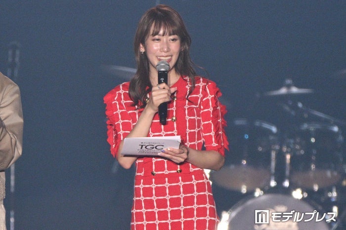 元NHK中川安奈アナ、タンクトップ×ショーパン姿公開「思わず見惚れるスタイル」「脚長すぎて二度見」と反響