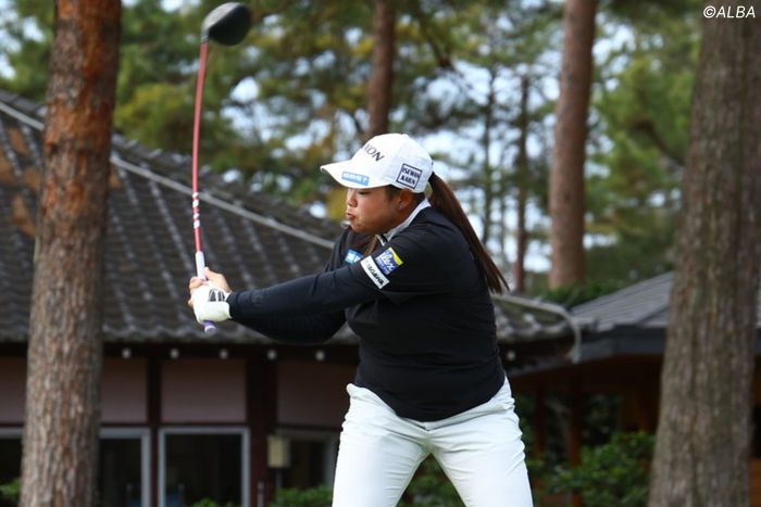 深く大きなトップで飛ばす入谷響始動30㎝は左腕だけで始動するのがポイント【優勝者のスイング】