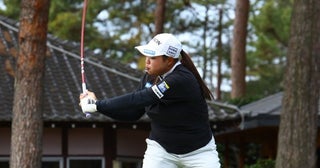 深く大きなトップで飛ばす入谷響始動30㎝は左腕だけで始動するのがポイント【優勝者のスイング】