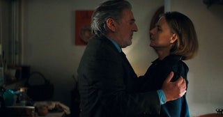 ジョディ・フォスターの新境地！ 映画『プライベート・ケース』大人の恋を予感させる新写真3点公開