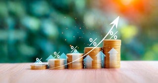 将来、年金は具体的にどのくらい受け取れますか？ 「300万円」「400万円」「500万円」「600万円」と年収別に教えてください。
