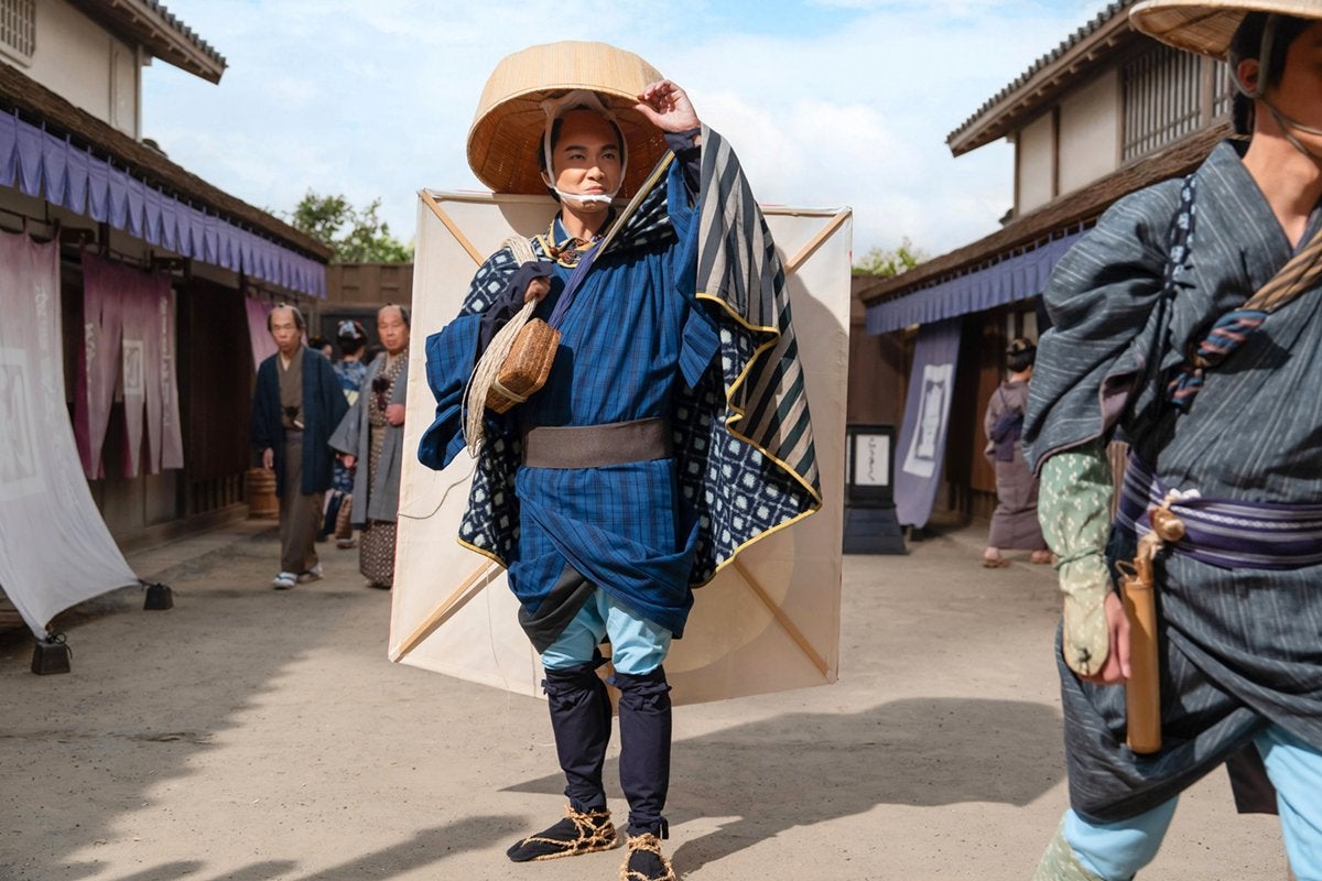 「午前はちょんまげで午後はロングの銀髪」大河ドラマ『べらぼう』出演ミュージカル俳優が語る演技の“恩恵”