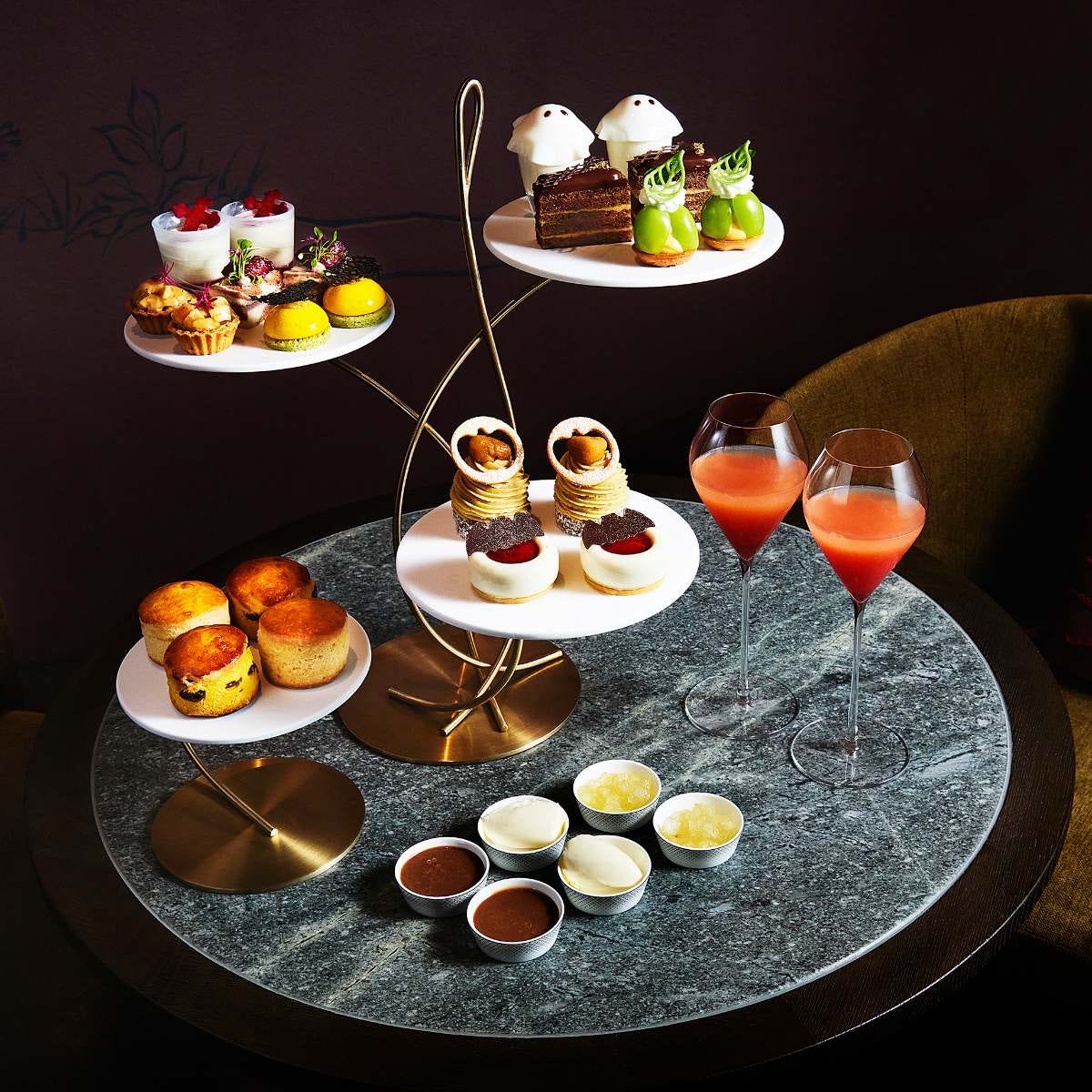 JWマリオット・ホテル東京の「ハロウィーンアフタヌーンティー」。大人かわいいスイーツとセイボリーには、秋の味覚が満載