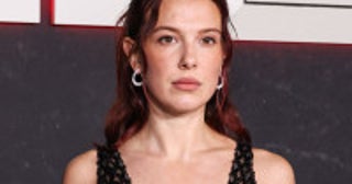 ミリー・ボビー・ブラウン、黒のメッシュドレスで大胆ルック披露子役時代の印象一新